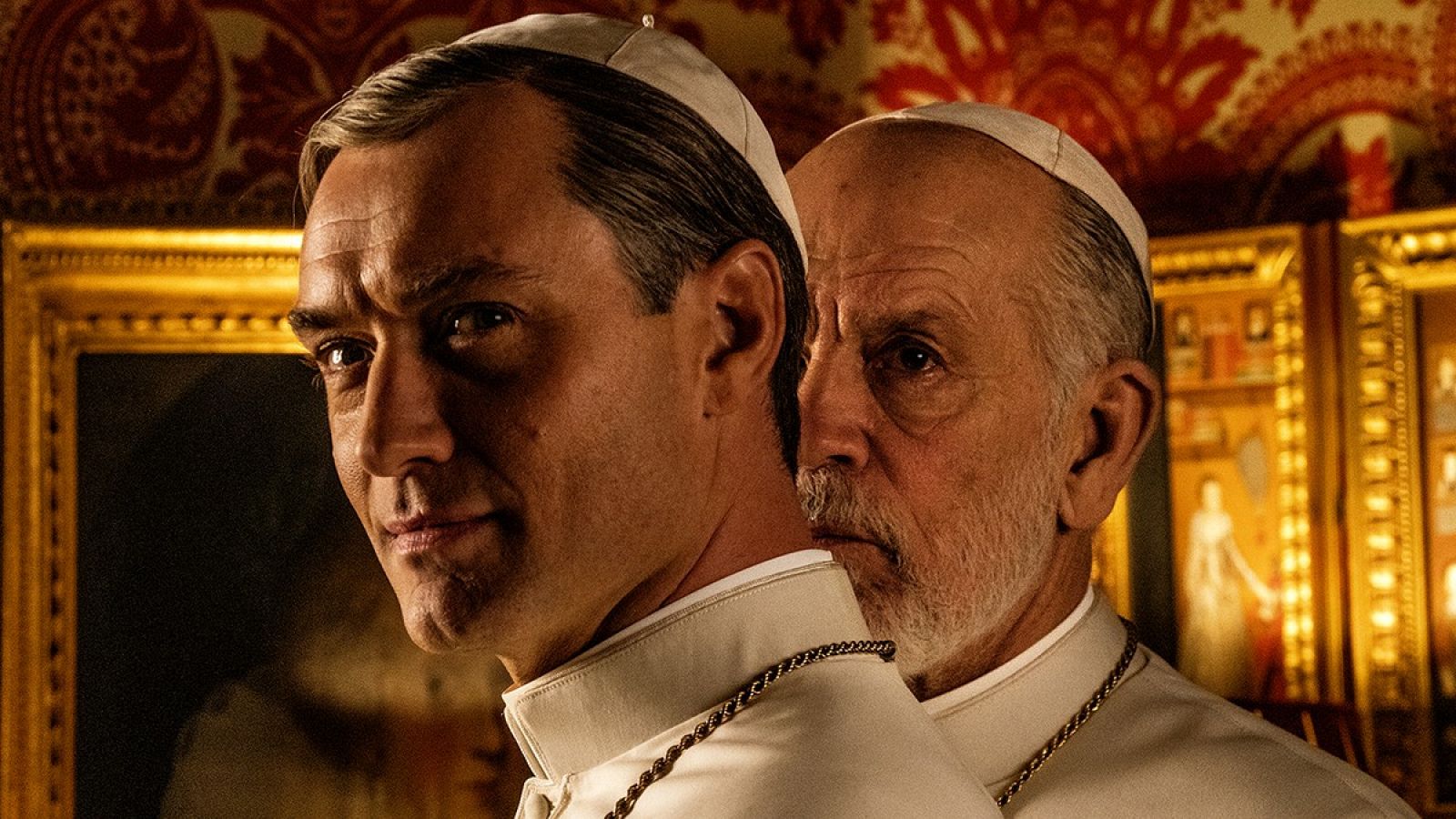John Malkovich desfila frente al Vaticano como el "nuevo papa" de Sorrentino