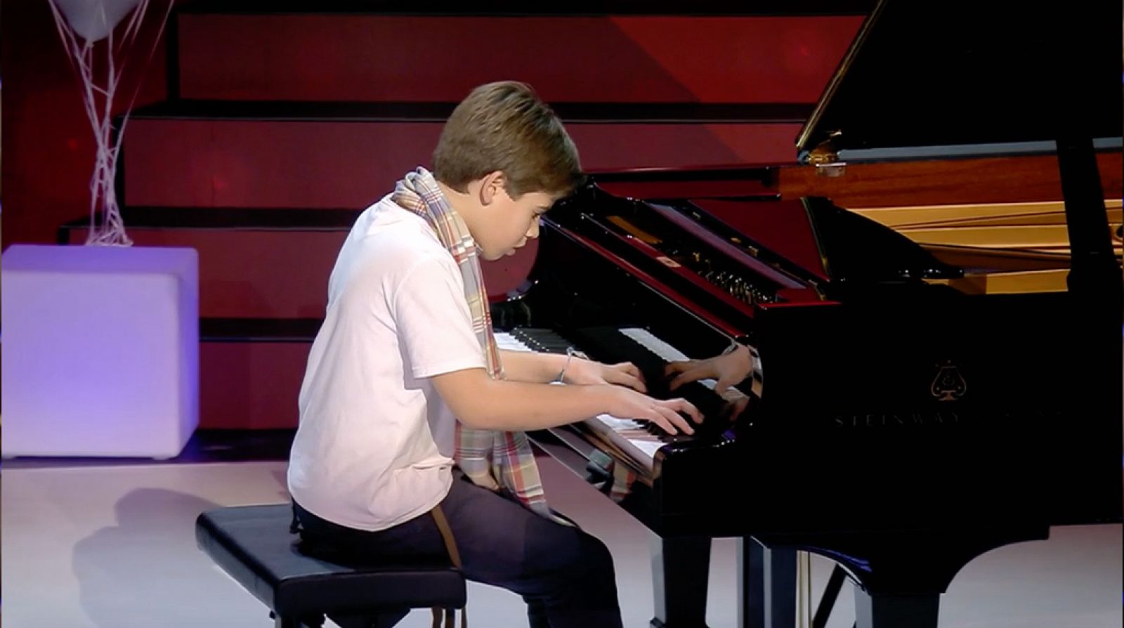 Guillermo, un virtuoso del piano lleno de emoción