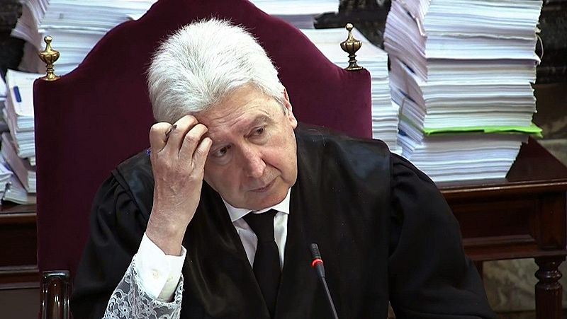 Un guardia relata cómo les lanzaron un "artefacto incendiario" en el cuartel de Igualada