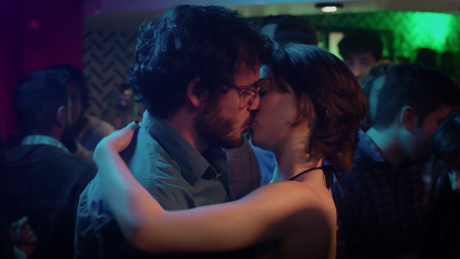 Cuéntame cómo pasó - María se besa con Salva en la fiesta