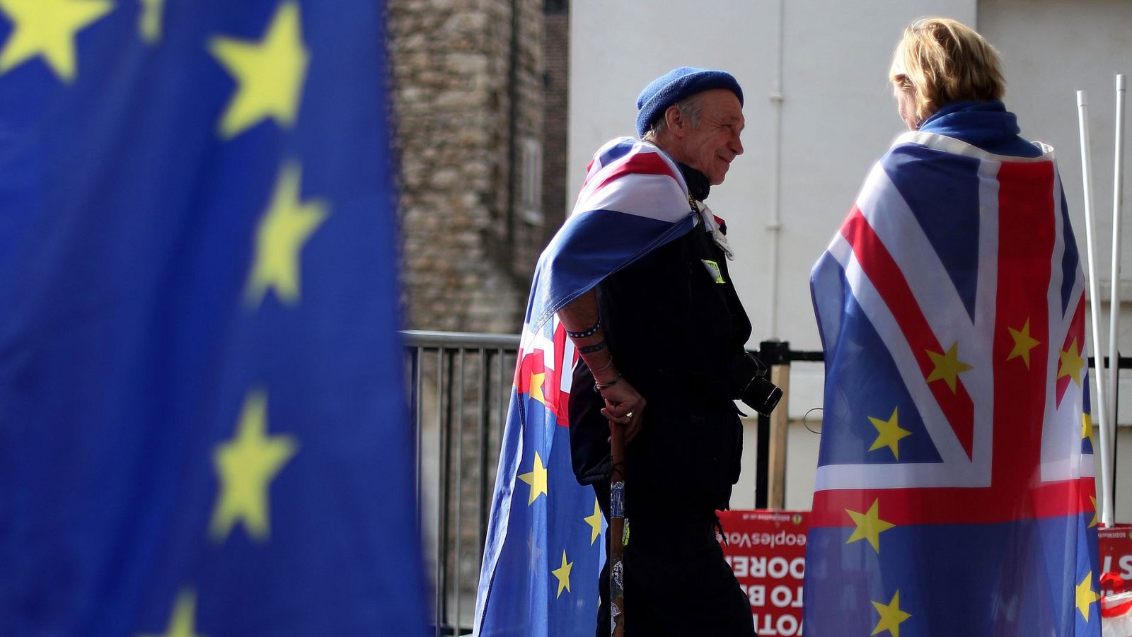 ¿Cómo afectaría un 'Brexit' sin acuerdo a los expatriados británicos y europeos?