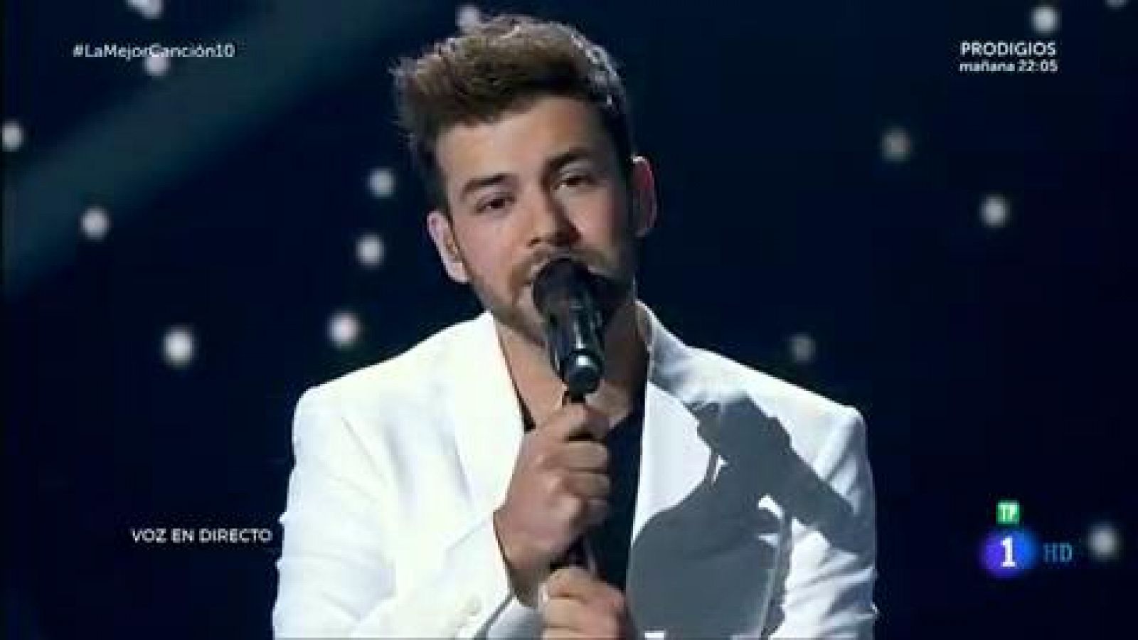 Agoney y su versión de 'Quédate conmigo'