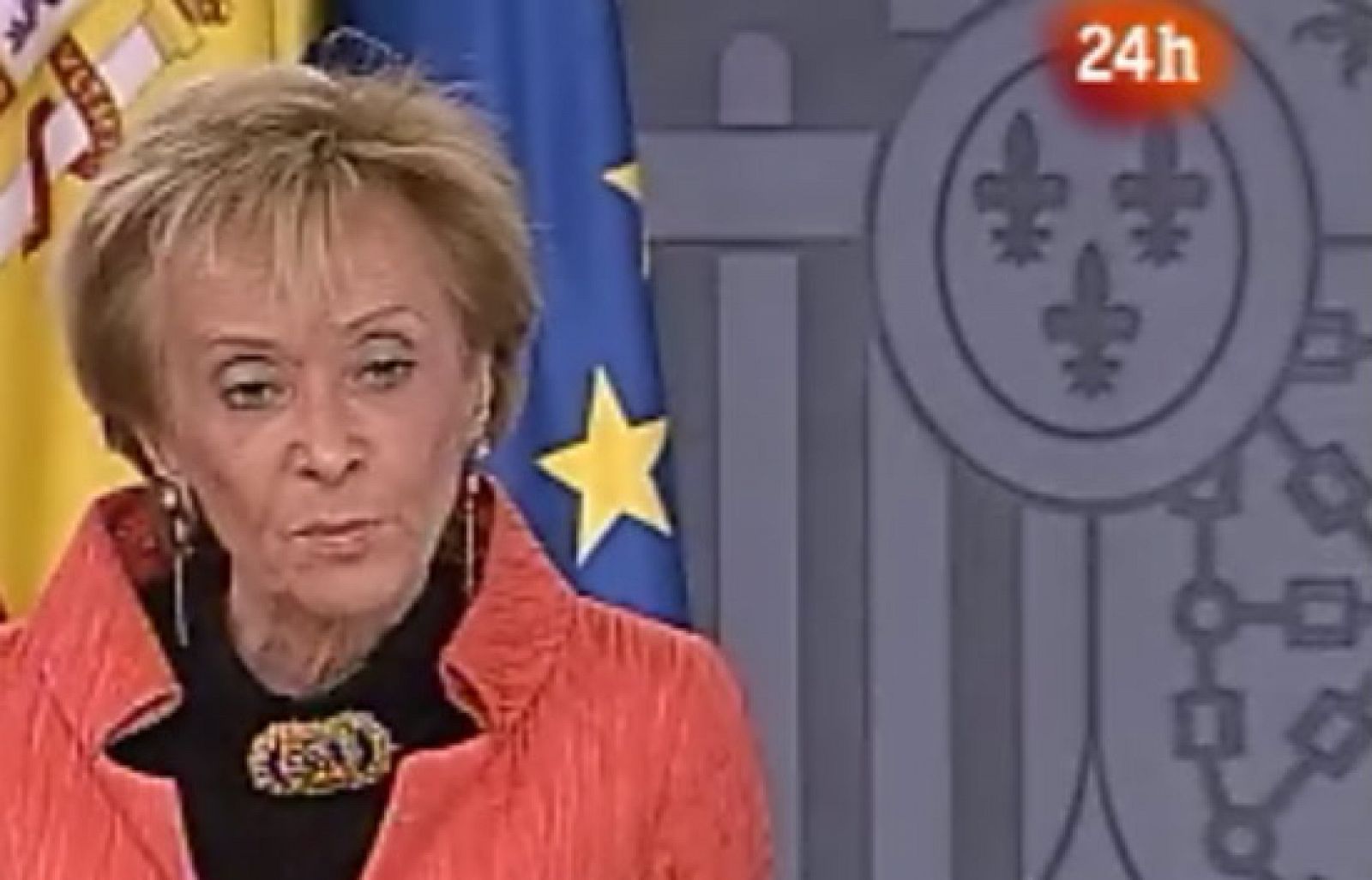 La vicepresidenta del Gobierno ha querido lanzar un mensaje de calma tras el Consejo de Ministros al asegurar que no hay "razones para la alarma", ya que el Ejecutivo está trabajando diligentemente en el rebrote de gripe porcina en un cuartel de Hoy de Manzanares. Además, confirma 11 positivos entre los militares. 