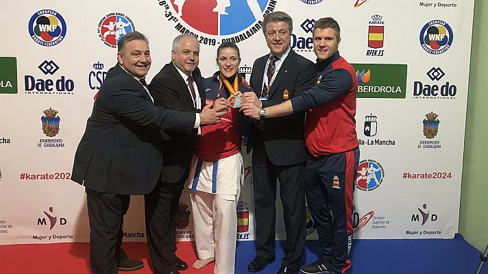 Kárate - La entrega de medalla de kumite +68 kg., con Laura Palacio, emocionadísima, en lo más alto del cajón