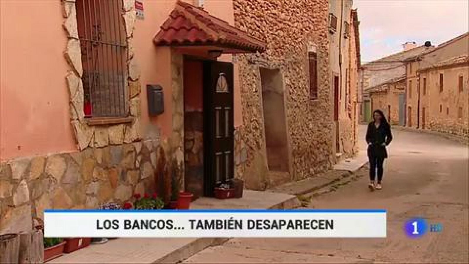 Telediario 1: Hay pueblos que no disponen de un servicio tan básico como es un banco   | RTVE Play