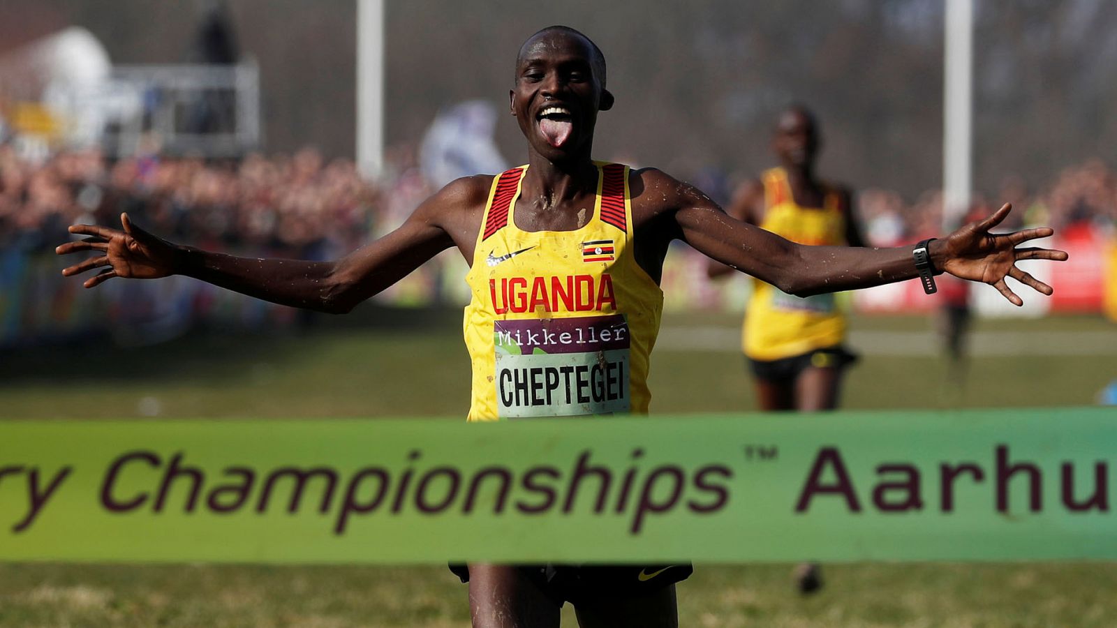 Joshua Cheptegei y Hellen Obiri reinan en el infierno de Aarhus