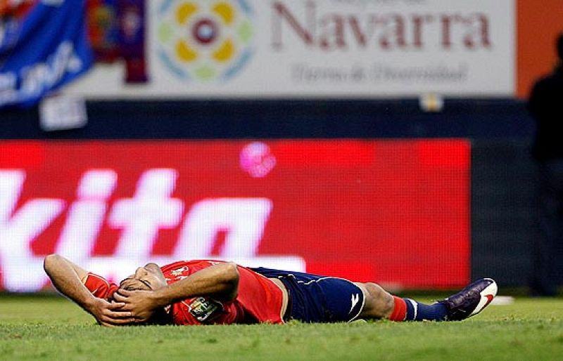 Los equipos implicados en el descenso confían en que el Barça tumbe al Osasuna.