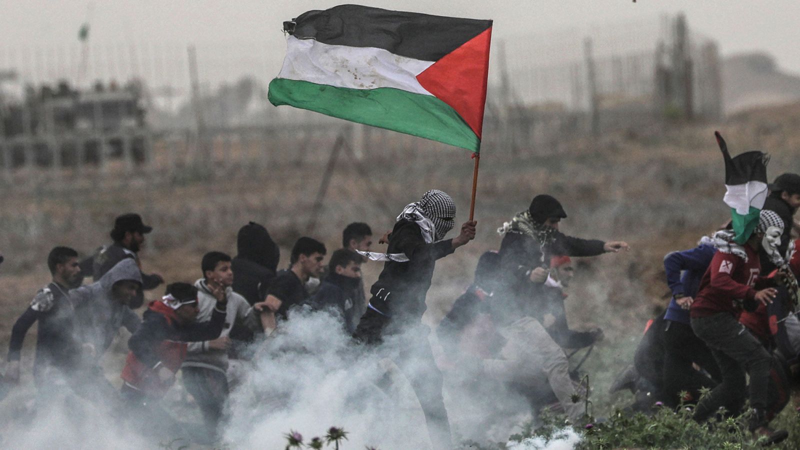 Telediario 1: Cuatro palestinos mueren en el aniversario de la Gran Marcha del Retorno | RTVE Play
