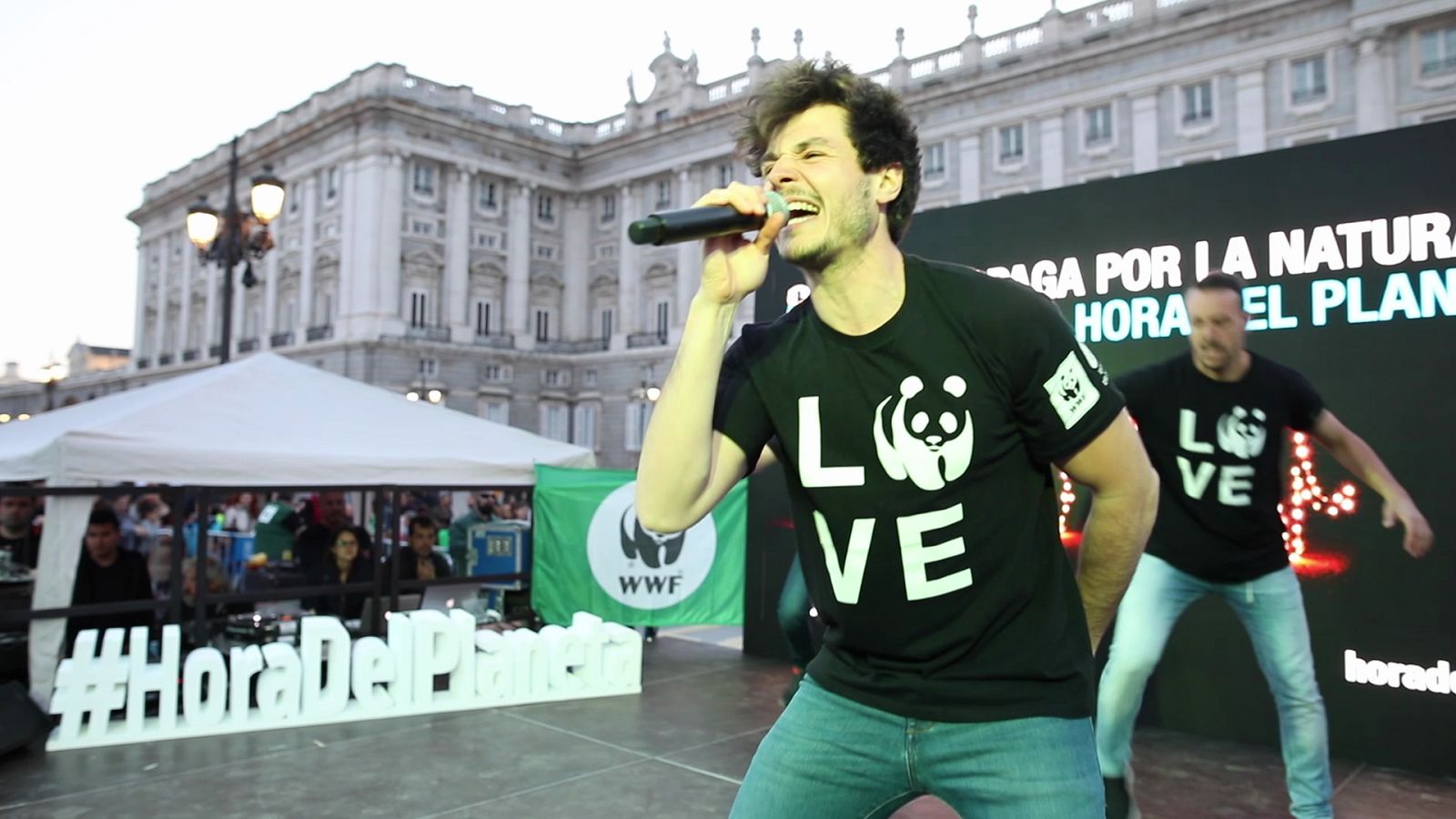 Eurovisión 2019 - Actuación de Miki por la #horadelplaneta en la Plaza de Oriente de Madrid