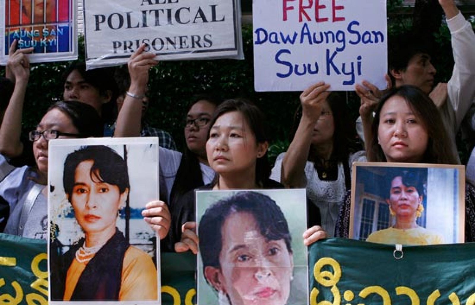 Mundo 24H - En Myanmar, la antigua Birmania, la Premio Nobel de la Paz Aung San Suu Kyi está siendo juzgada
