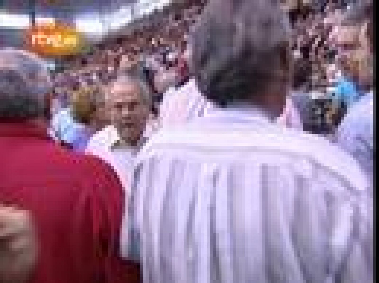 La caída del cabezal de una grúa en el pabellón Príncipe de Asturias de Murcia causa nueve heridos | Ver