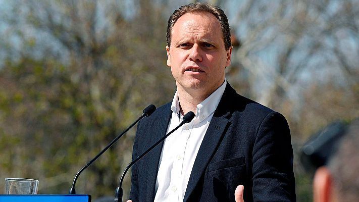 Telediario 1 - PSOE y Podemos critican que el PP quiera recortar las pensiones y Casado los acusa de demagogia