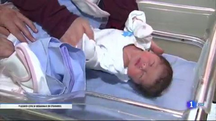 Telediario 1 - La ampliación de los permisos de paternidad a ocho semanas entra en vigor este lunes