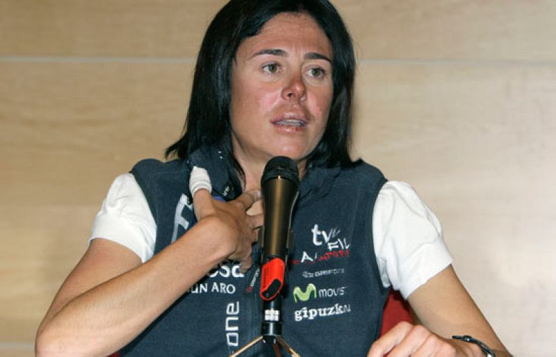 Edurne Pasaban, emocionada llegada a España