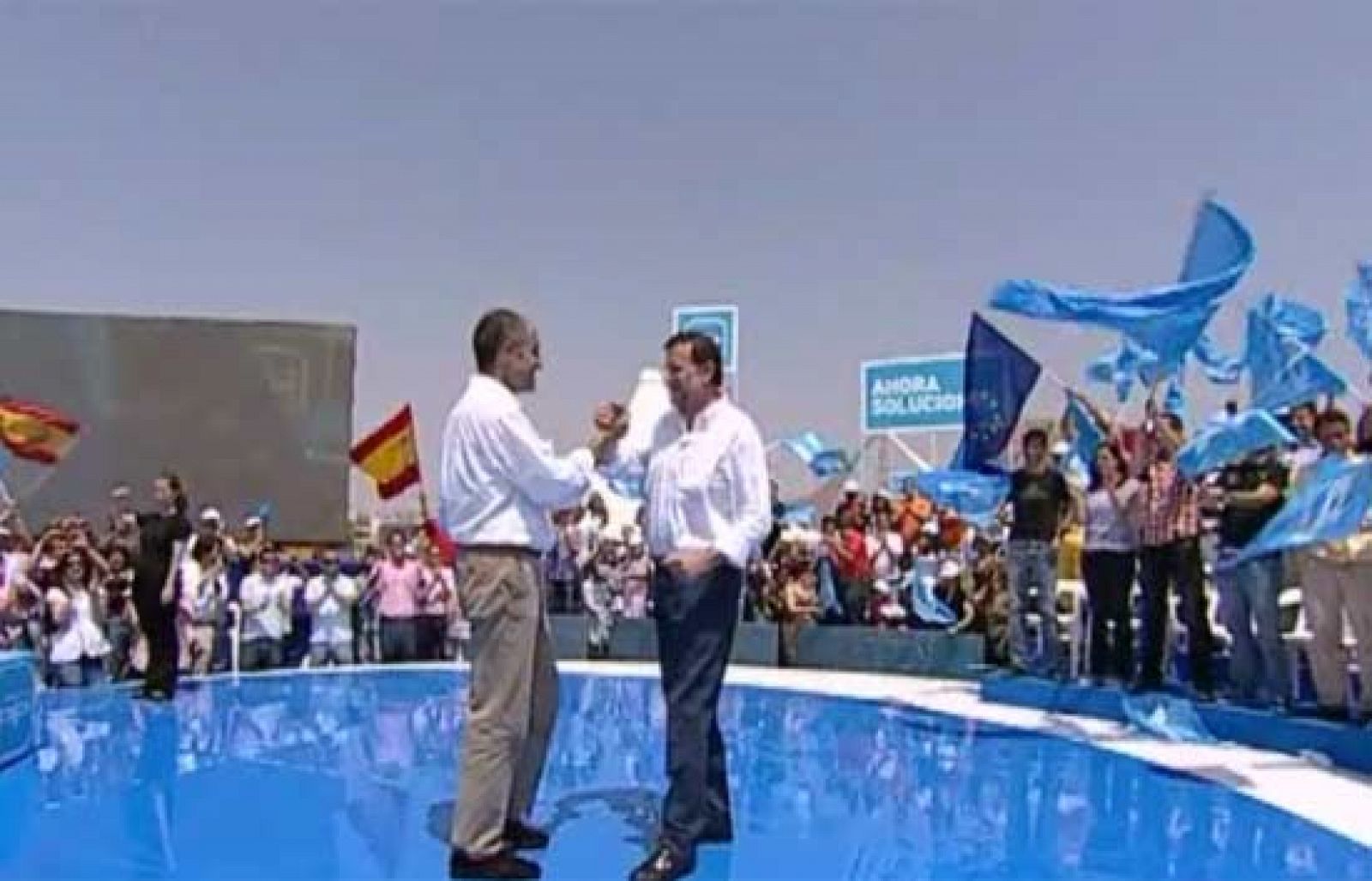 Rajoy arropa a Camps en un acto en Alicante