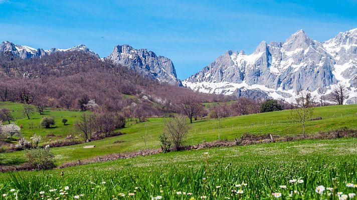 El tiempo - Nevadas en la cordillera Cantábrica y Pirineo y descenso térmico en la mitad norte peninsular