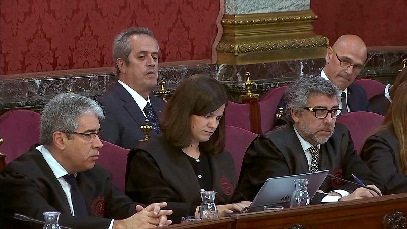 Un guardia civil del 1-O asegura que uno de los concentrados le intentó arrebatar el arma reglamentaria