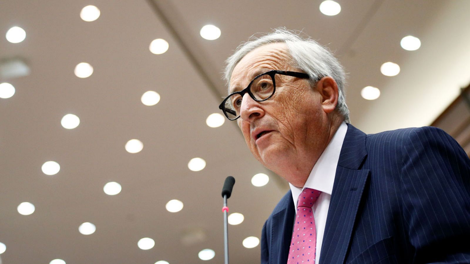 Informativo 24h: Juncker: "Una salida sin acuerdo, la medianoche del 12 de abril, es el escenario cada vez más probable" | RTVE Play