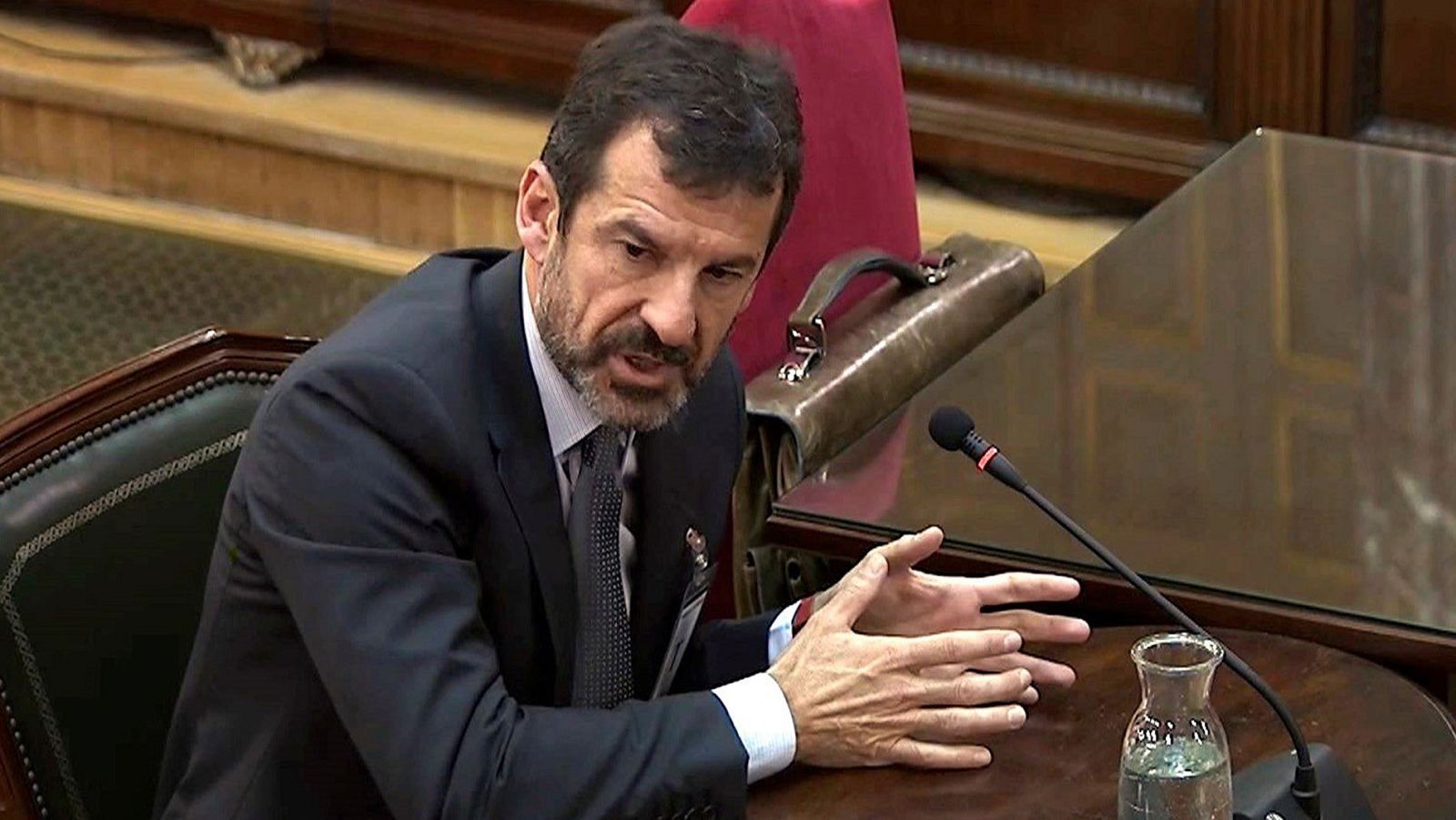 El comisario de los Mossos Ferr�n L�pez afirma que Puigdemont estaba dispuesto a declarar la independencia si hab�a incidentes