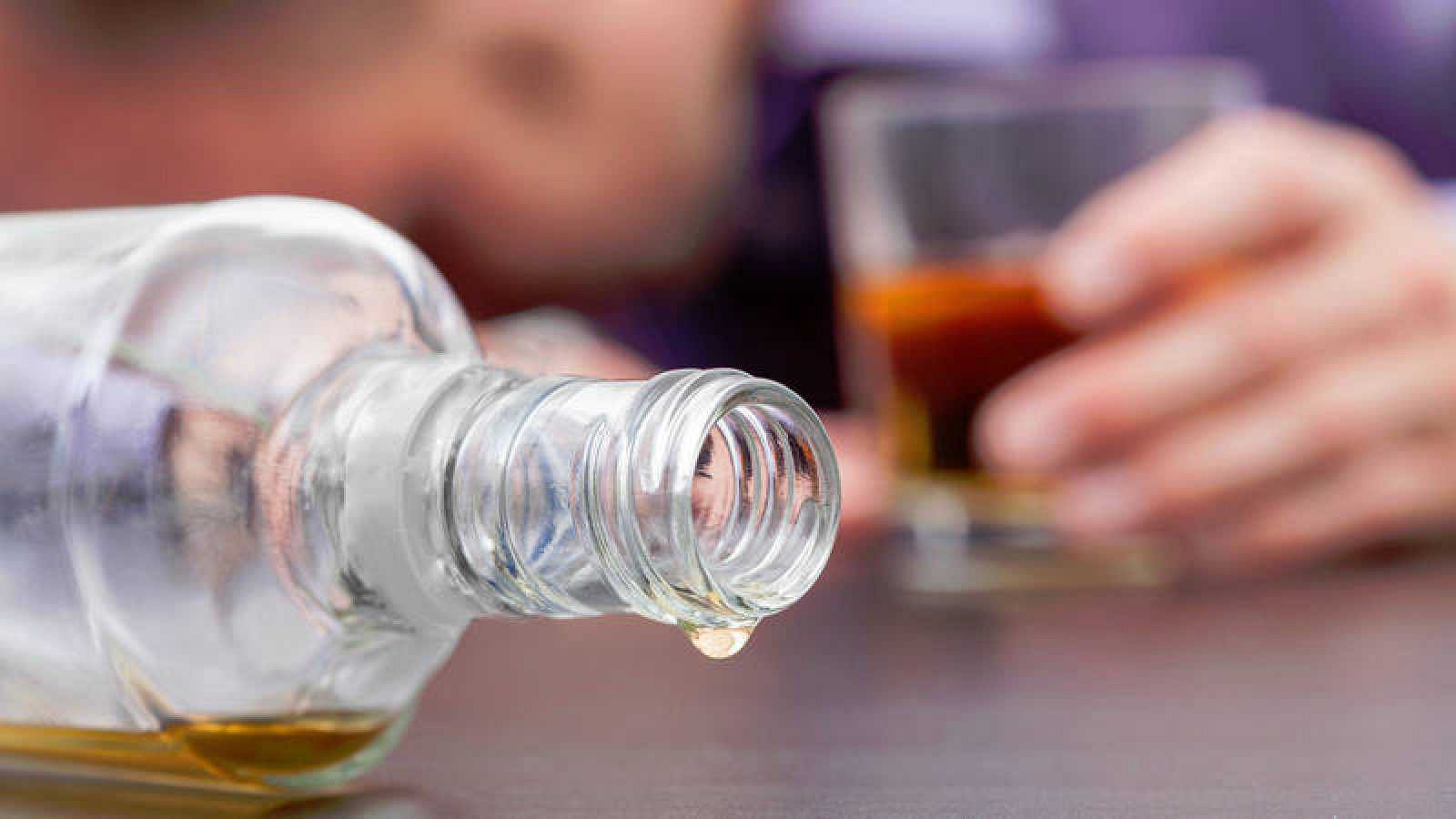 Los daños en el cerebro por el consumo de alcohol no se detienen al dejar de beber