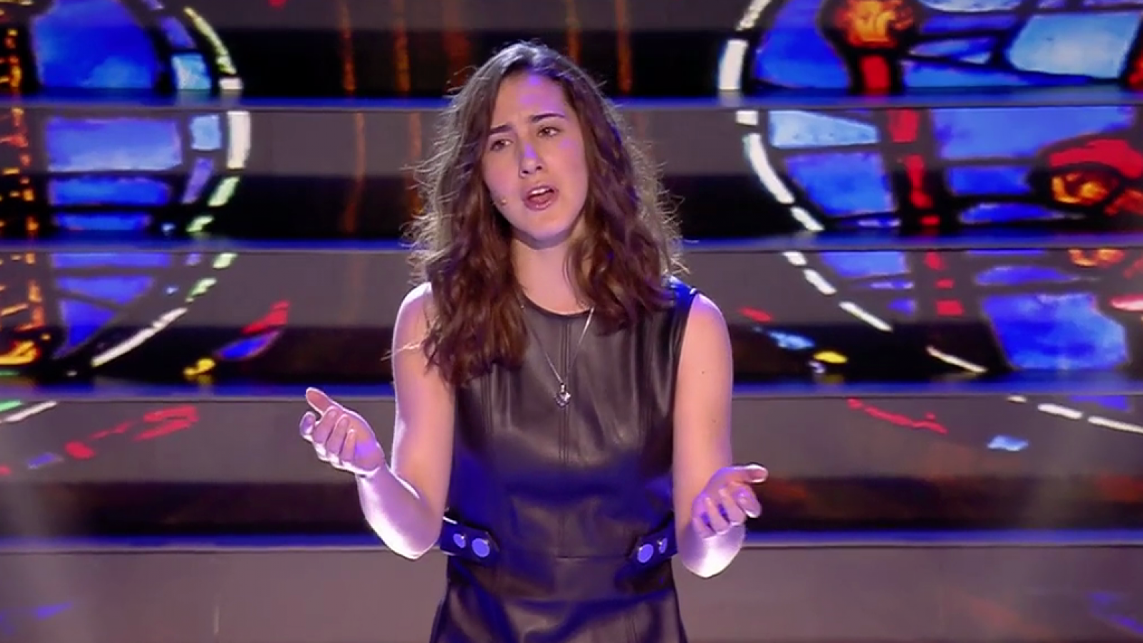 Ana Rico brilla con su voz en la tercera gala