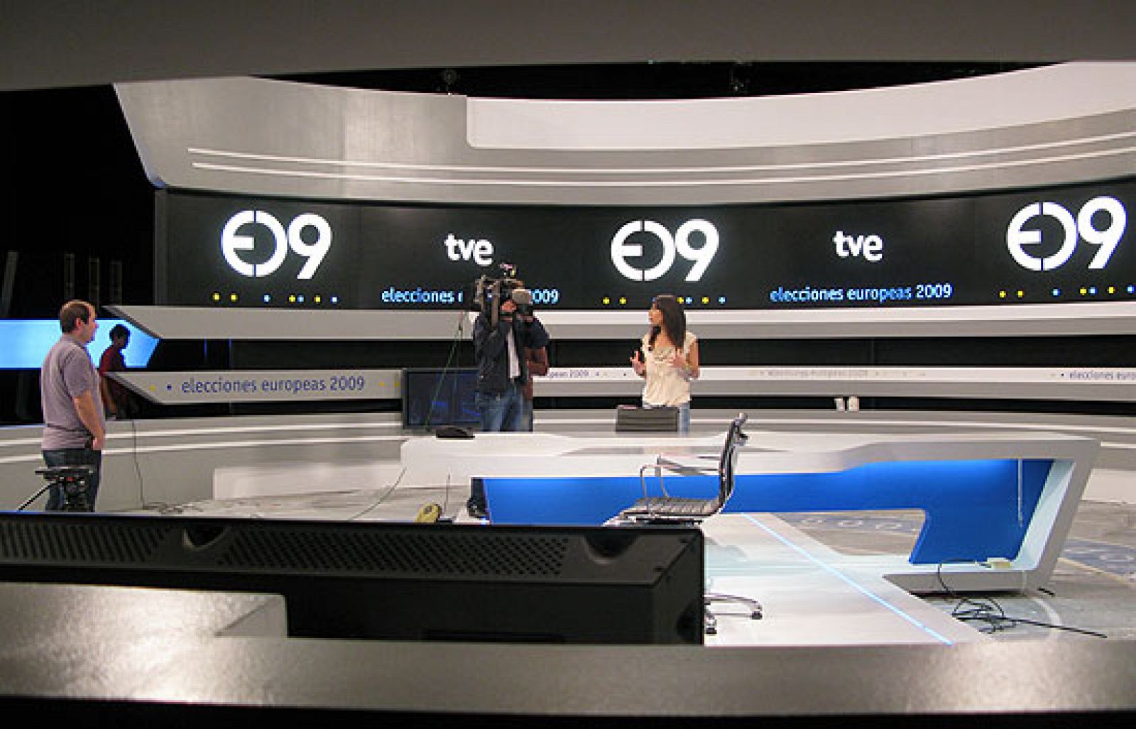 Los estudios Buñuel, de TVE, ultiman todos los detalles para el debate de los candidatos a las Elecciones Europeas Juan Fernández López Aguilar y Jaime Mayor Oreja.