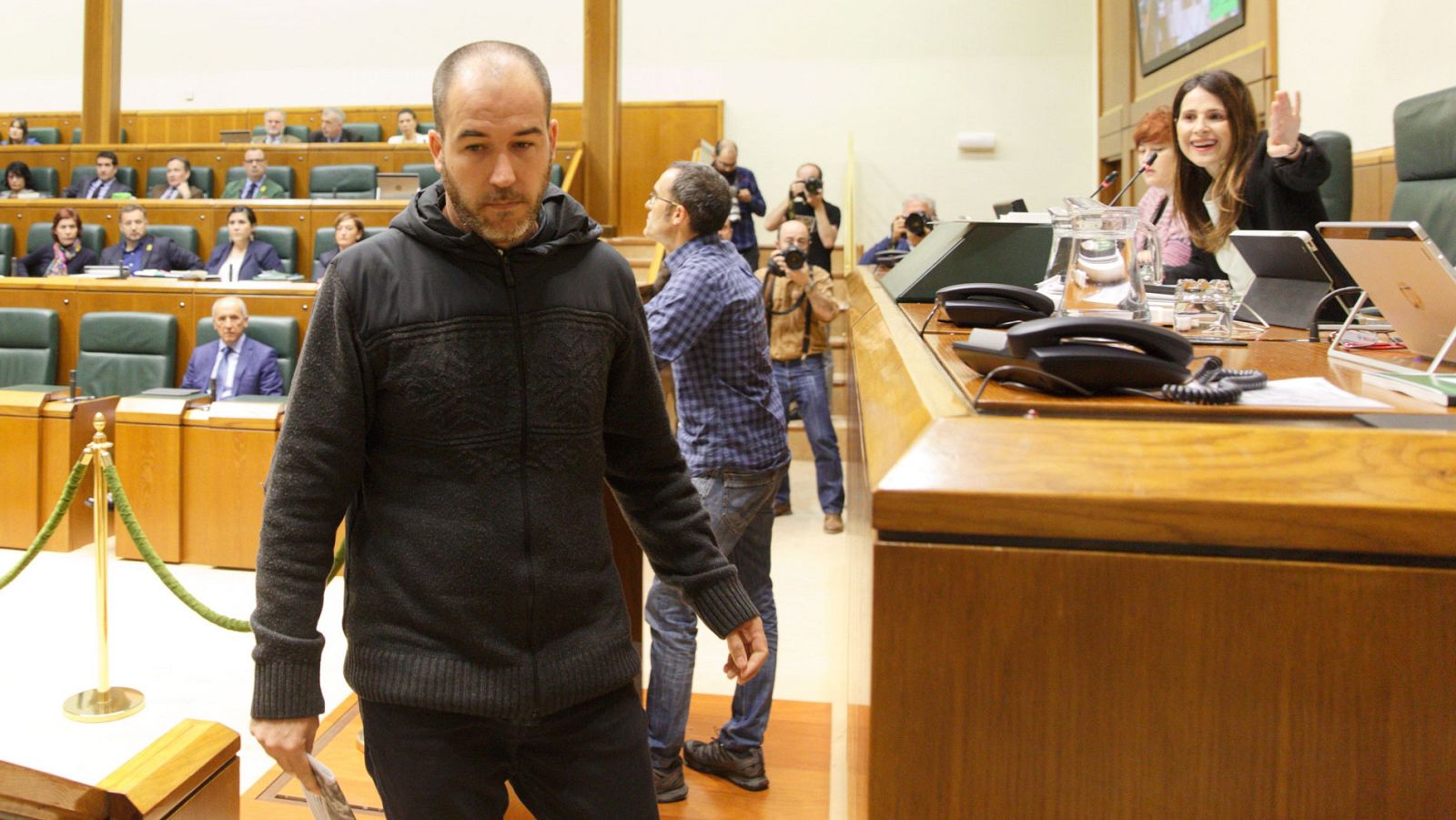 Bronca en el Parlamento Vasco: Bildu llama "nazis" a miembros de los sindicatos policiales