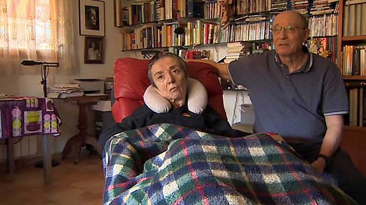 Telediario 1 - Se entrega a la policía después de ayudar a morir a su mujer enferma