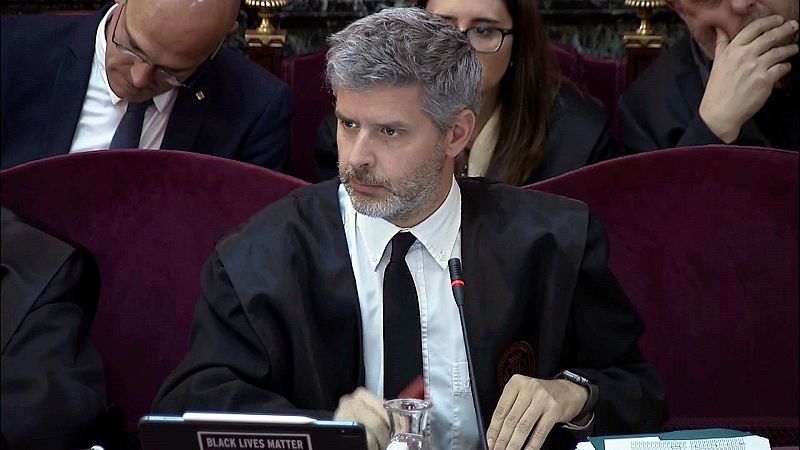 El agente del Instituto Quercus: "Me arrojaron una silla metálica y me quedé aturdido al golpearme contra el suelo"