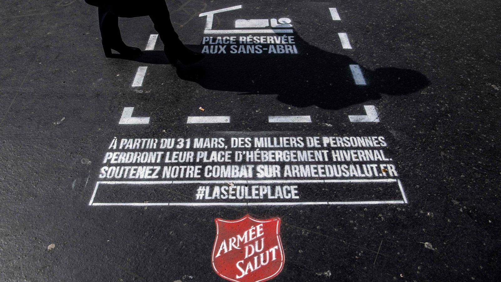 El cierre de los albergues temporales en Francia devolverá a la calle a miles de indigentes - RTVE.es