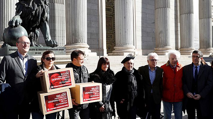 Telediario 1 - El 70% de los españoles están a favor de que se regule la eutanasia para enfermos incurables