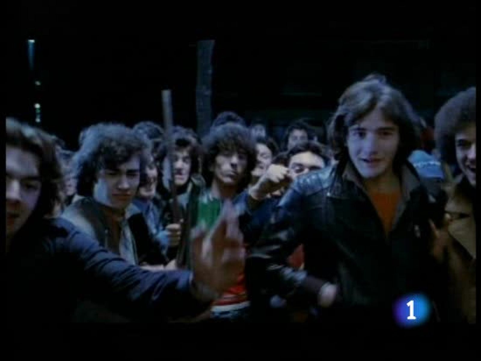 Una exposición en Barcelona recorre el contexto social de los "Quinquis de los 80" | Ver