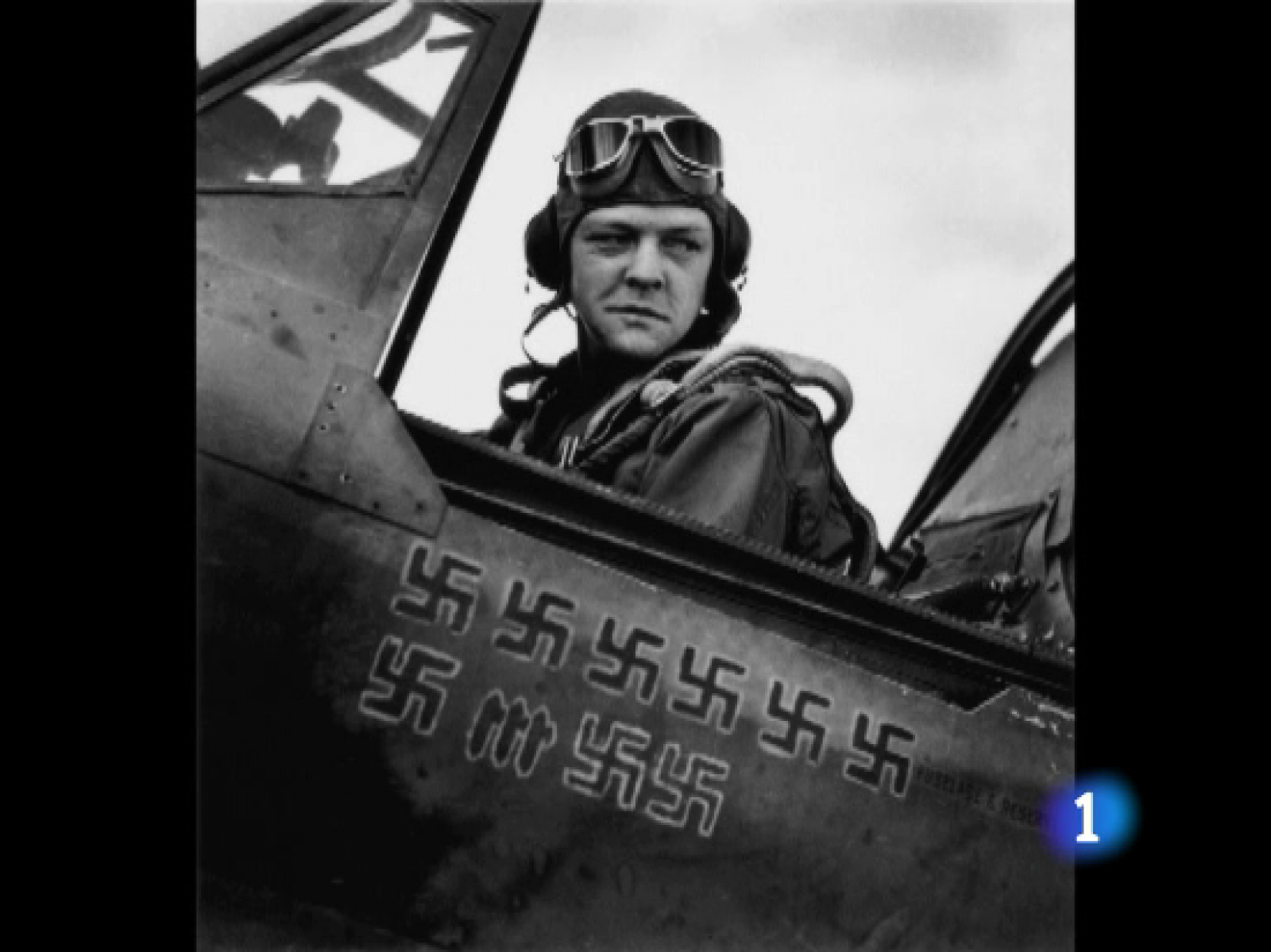 Robert Capa quería ser periodista y escribir novelas pero siempre se le recordará como el mejor fotógrafo de Guerra | Ver