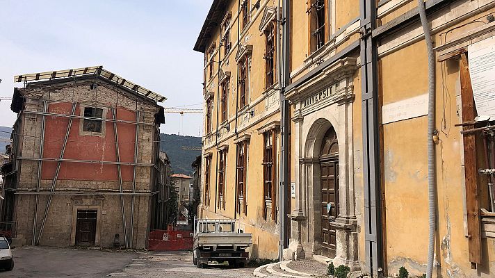 La reconstrucción de L'Aquila continúa diez años después del terremoto que dejó 309 muertos