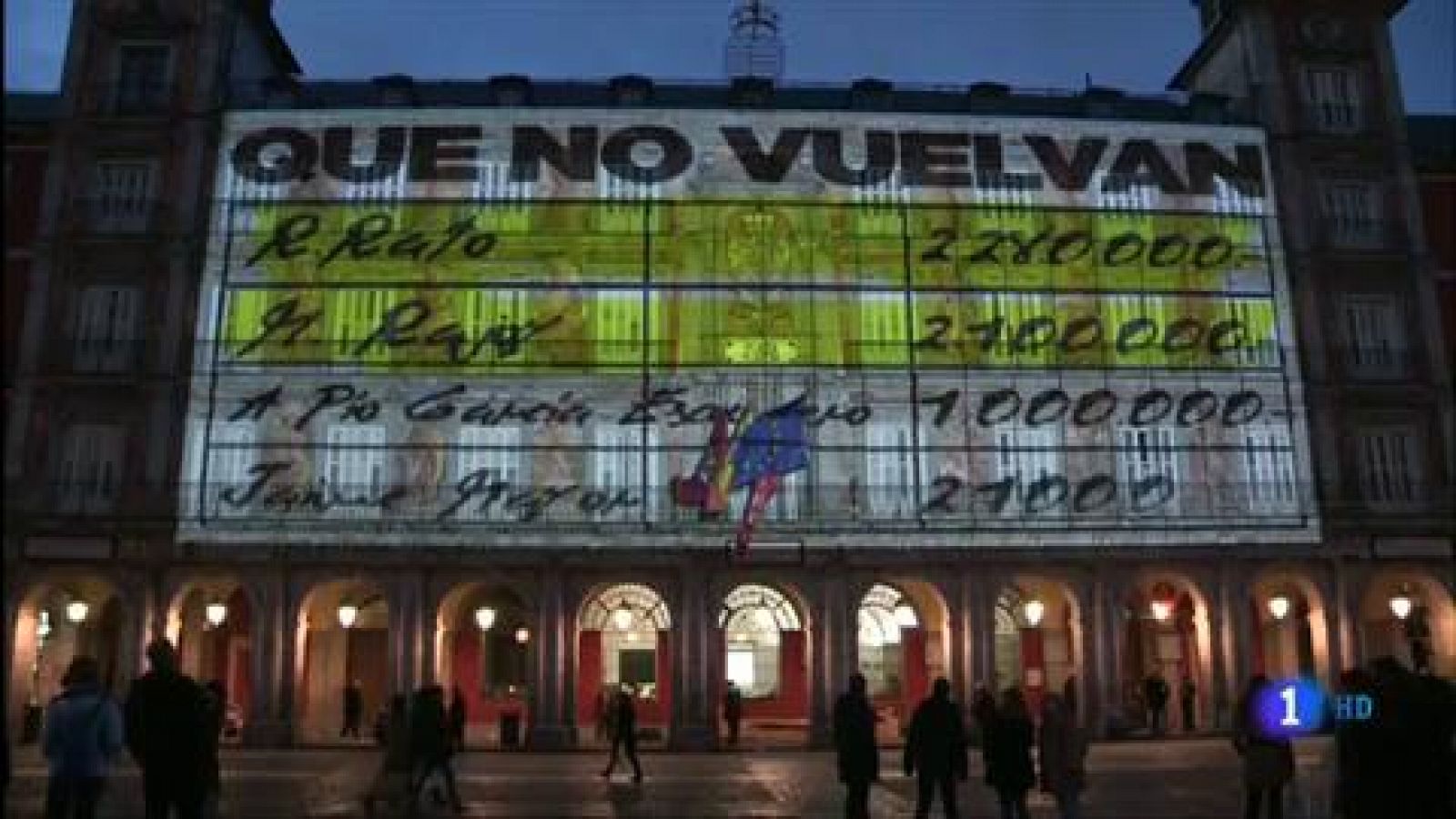 Telediario 1: Podemos proyecta imágenes de los "papeles de Bárcenas" en la Plaza Mayor de Madrid | RTVE Play