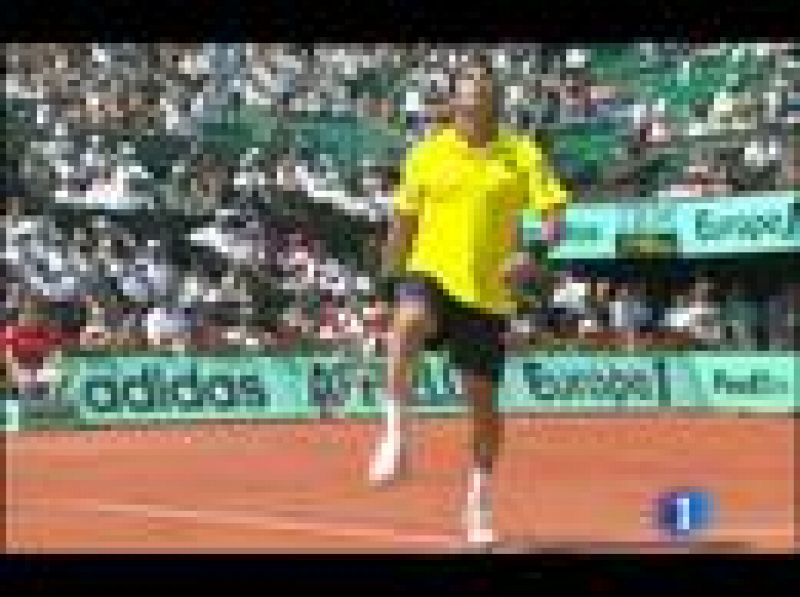 Rafa Nadal se ha impuesto en su debut en Roland Garros estrenando nueva indumentaria.
