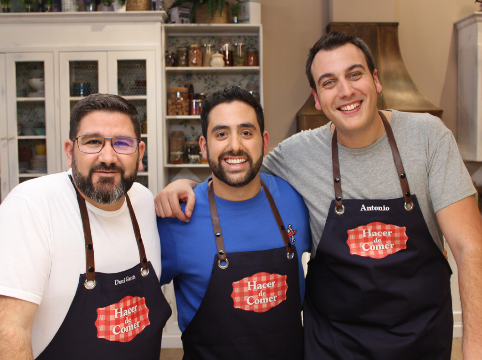 Miguel cocina junto a Dani García su flan de leche condensada