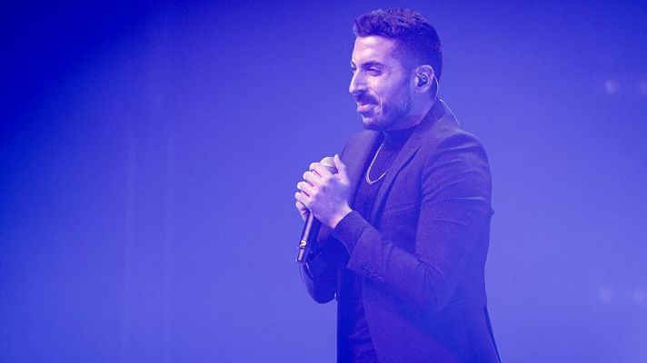 Kobi Marimi canta "Home" en Ámsterdam