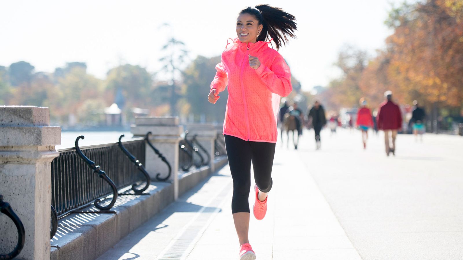 Carrera contra el cáncer.El ejercicio físico ayuda a combatir 13 tipos diferentes de cáncer.Las mujeres se han aliado para ayudar a quienes padecen la enfermedad