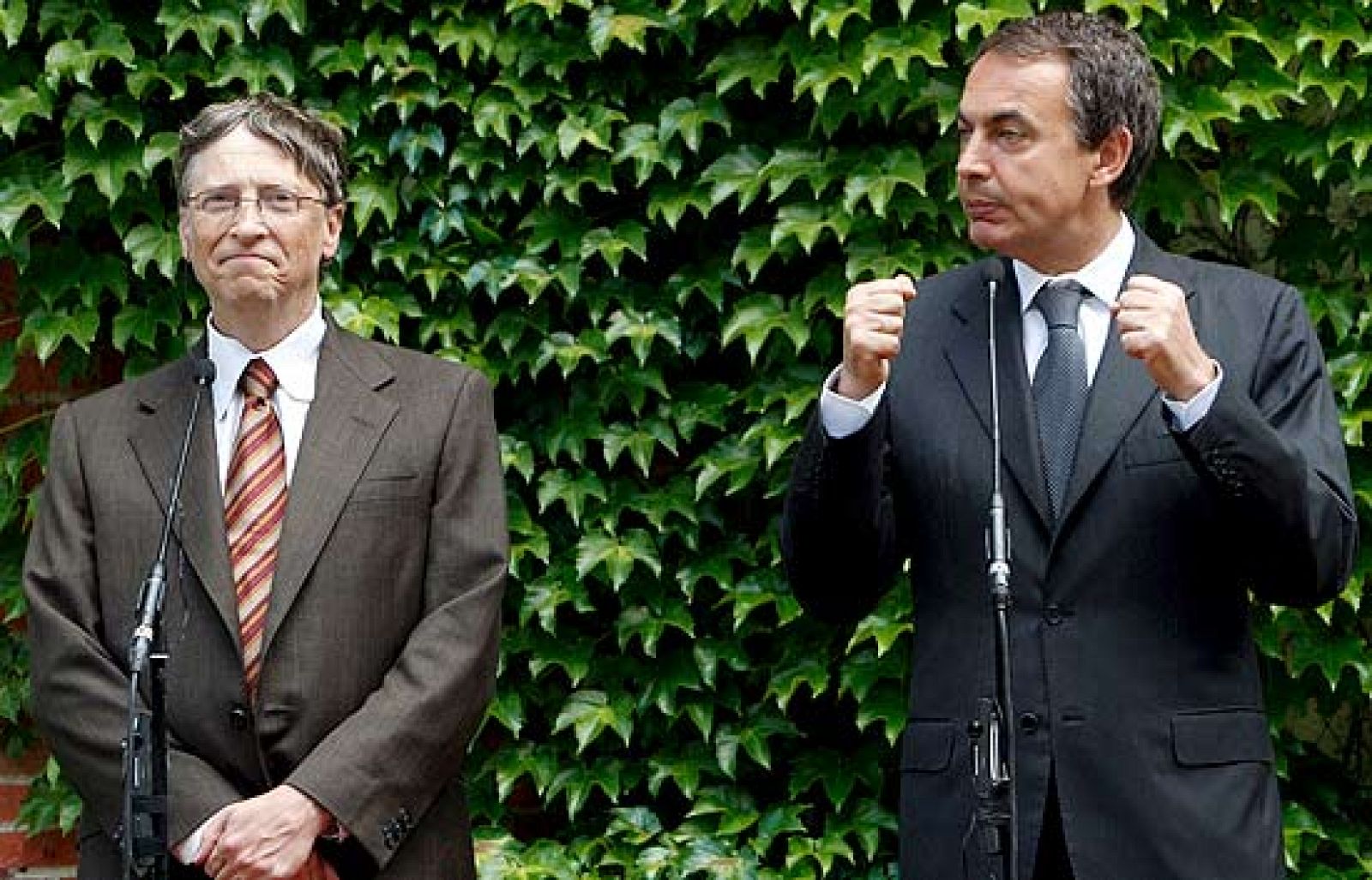 El presidente del Gobierno, Jose Luis Rodriguez Zapatero, acompañado del fundador de Microsoft, Bill Gates, ha pronosticado que va a ganar el Barça ante el Manchester United en la final de la Liga de Campeones.