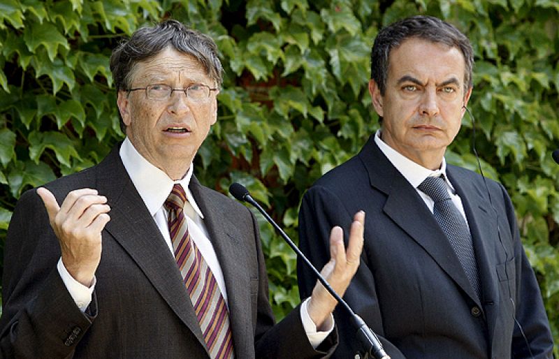 El presidente del Gobierno, José Luis Rodríguez Zapatero, y el fundador de Microsoft, Bill Gates, se han reunido en La Moncloa para analizar los proyectos solidarios que desarrollan conjuntamente y han avanzado que intensificarán su colaboración en