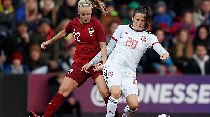 Fútbol - Inglaterra derrota a España