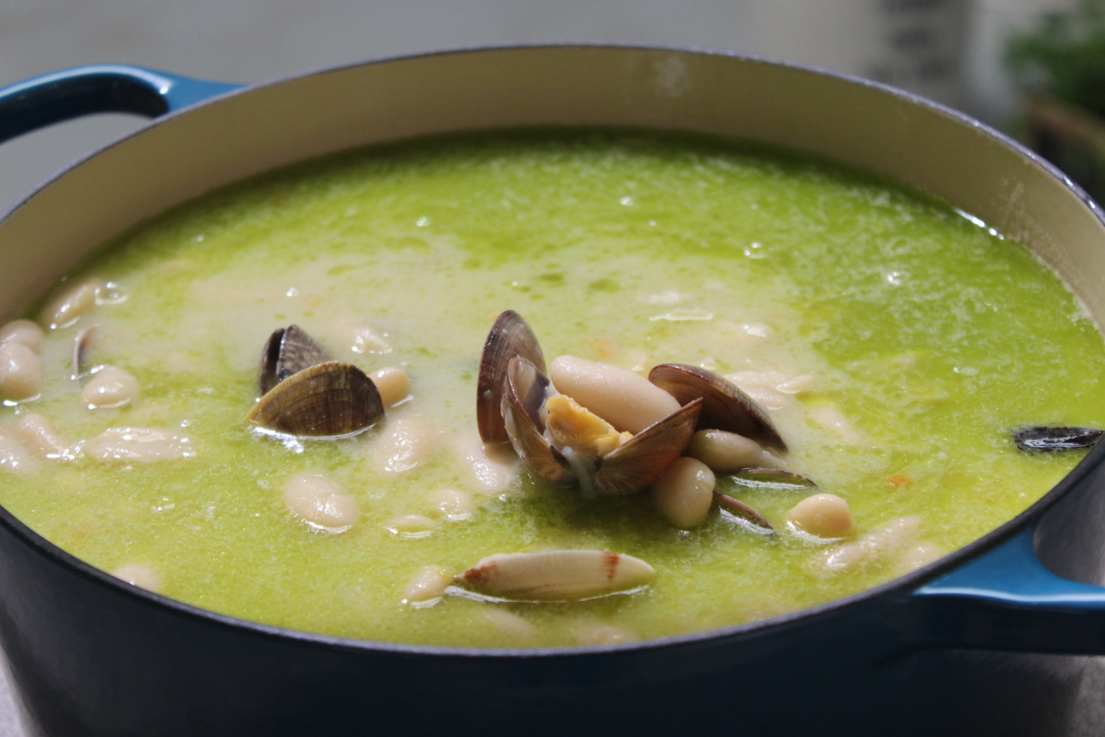 Hacer de comer - Fabes con almejas - ver ahora