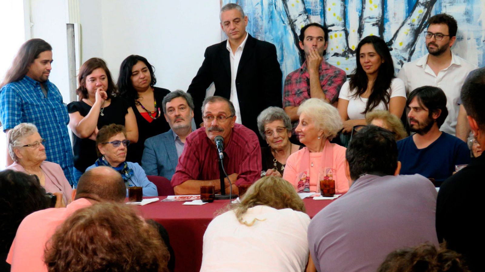 Las Abuelas de la Plaza de Mayo localizan en España a la nieta número 129 | Ver