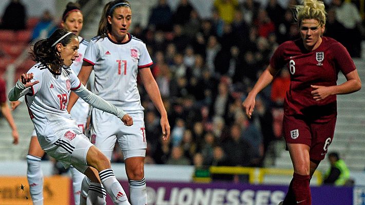 Telediario 1 - Inglaterra supera a España en un ensayo mundialista