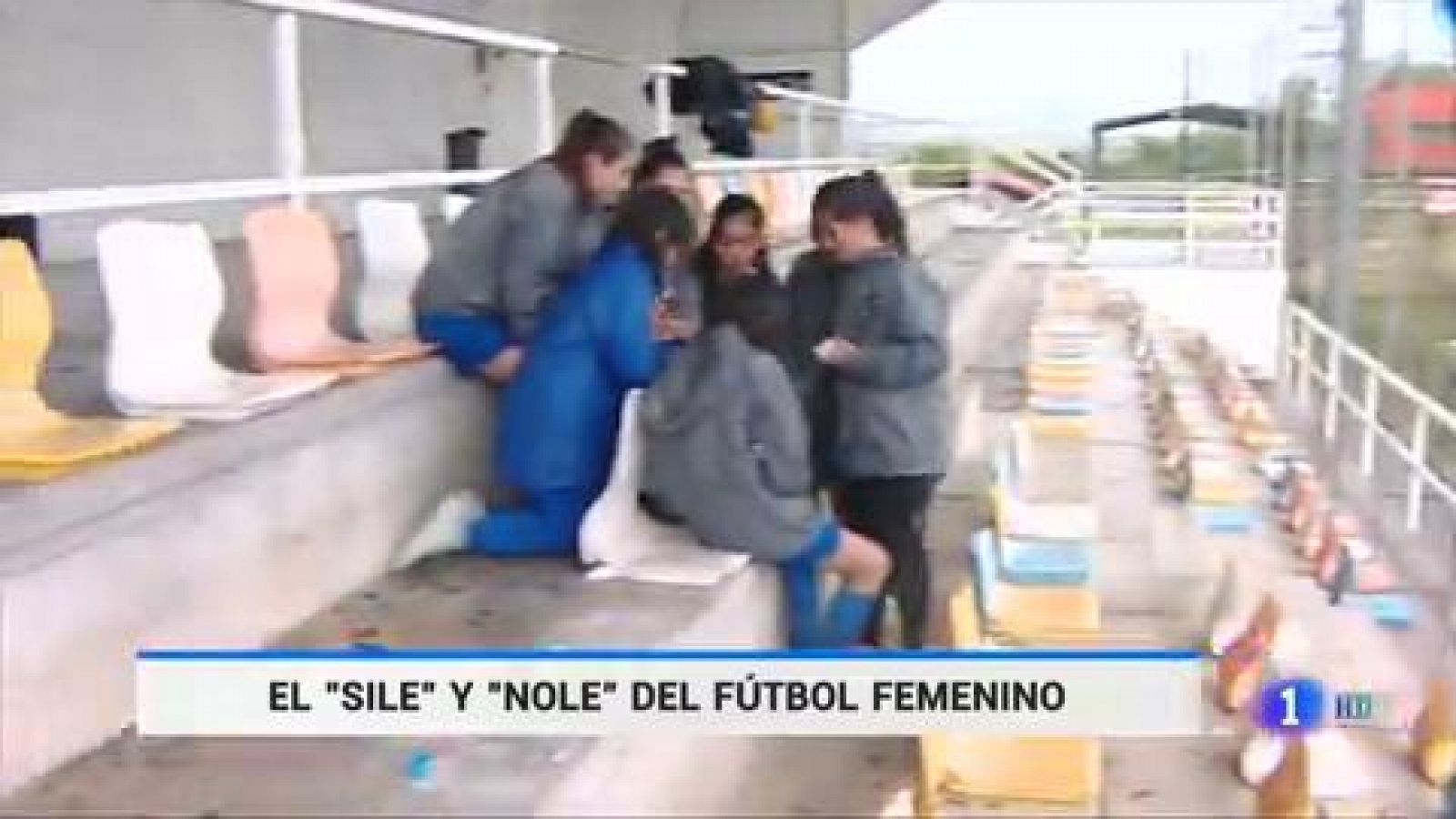 Telediario 1: Las jugadoras de Primera femenina ya tienen sus cromos | RTVE Play