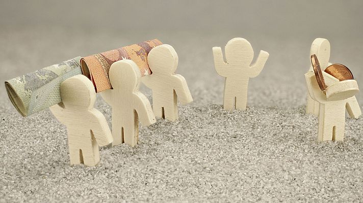 Telediario 1 - La recesión "exprime" a la clase media, según la OCDE