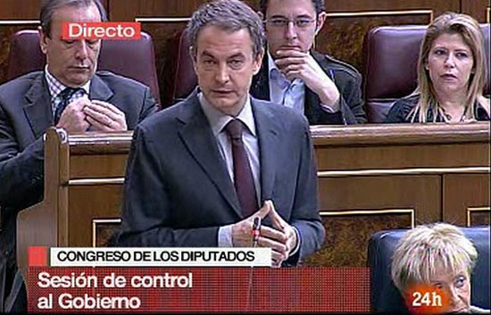 La sesión de control al Gobierno ha estado este miércoles cargada de polémica por el uso de un avión militar por el presidente del Gobierno, José Luis Rodríguez Zapatero, para asistir a un mitin electoral del PSOE en Sevilla.