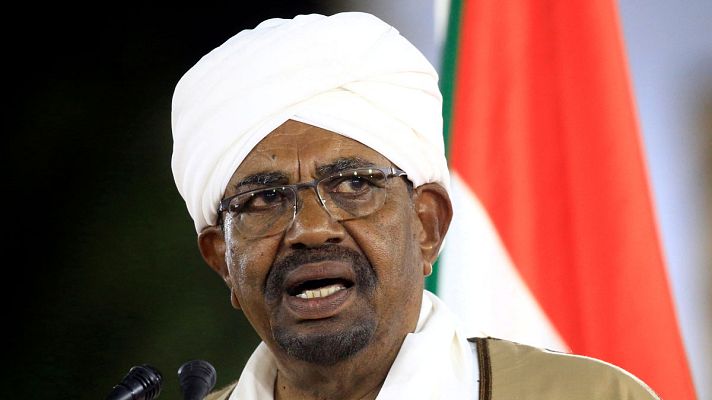 Informativo 24h - El Ejército sudanés depone al presidente Omar al Bashir tras 30 años en el poder.