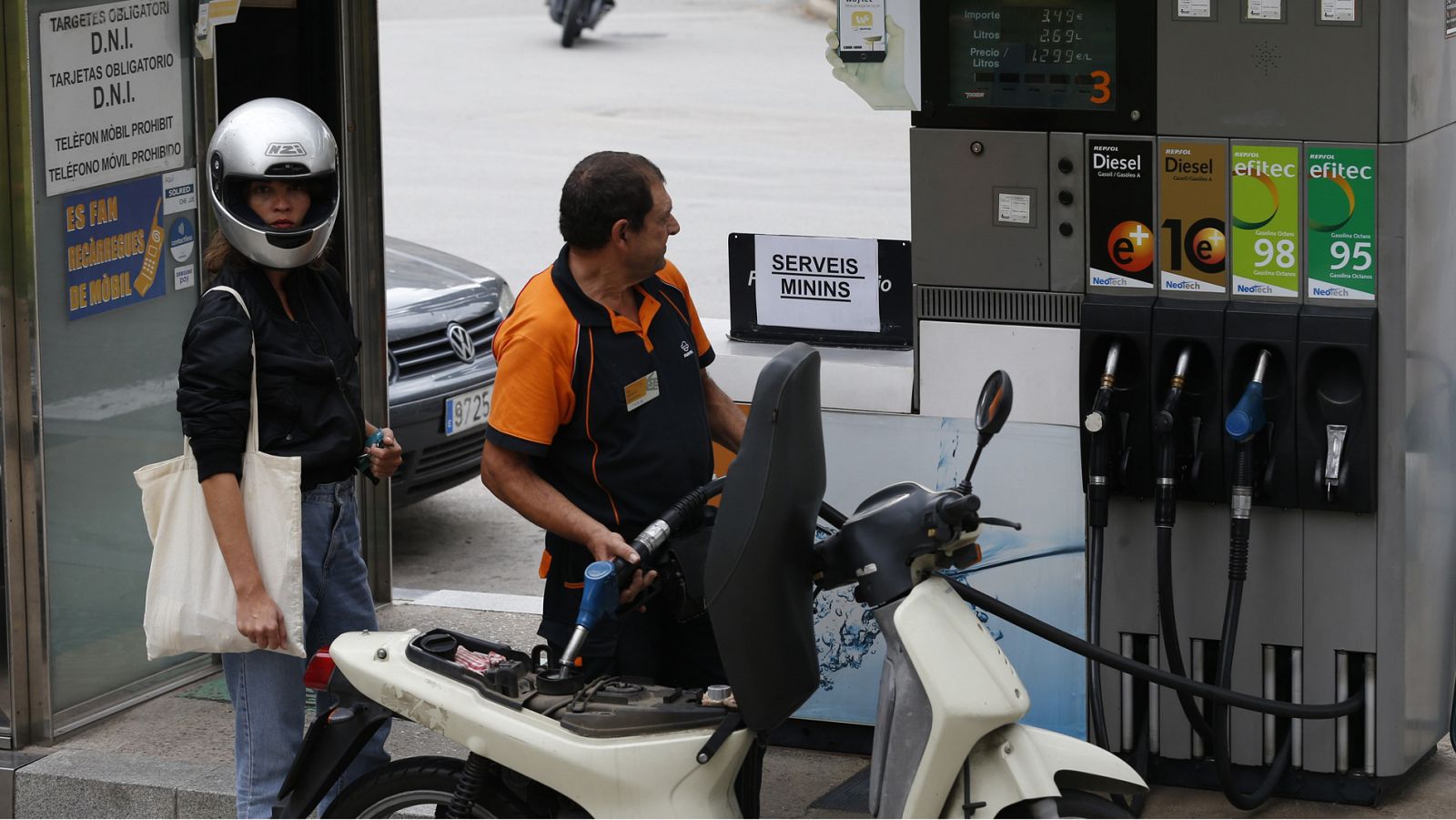 El precio de la casolina sigue subiendo en plena operación salida de Semana Santa